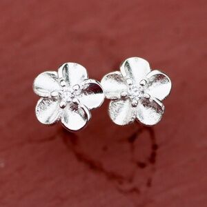 New Vintage but New Plumeria Flower Earrings Silver , Hawaii Flower